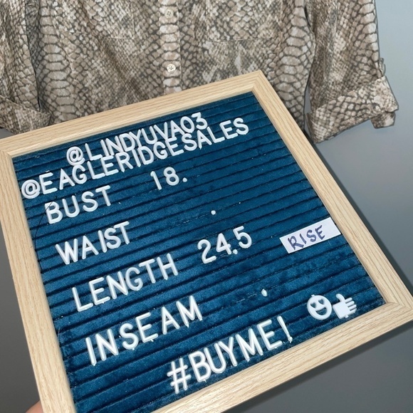 EUC Tahari Snakeskin Printed Button Front Blouse Size Small - Picture 5 of 5